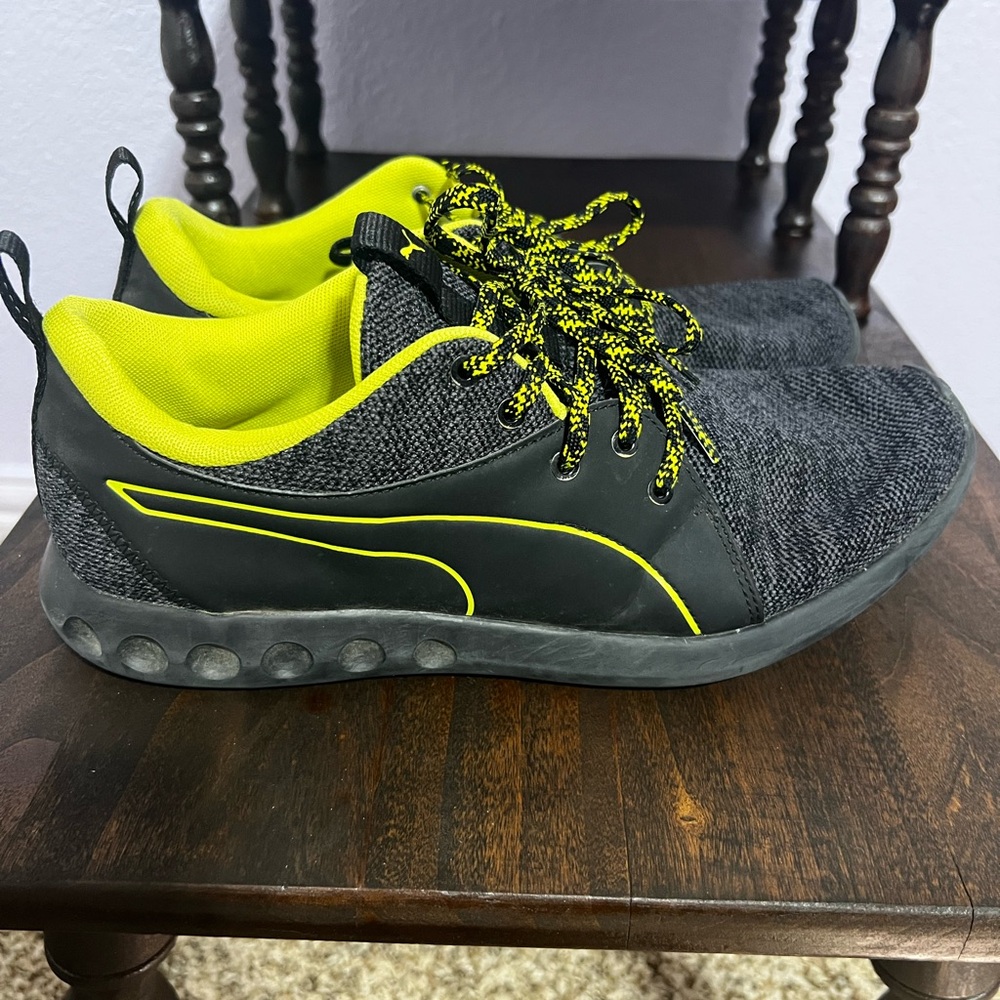 Puma Men's Black and Neon Yellow Sneakers